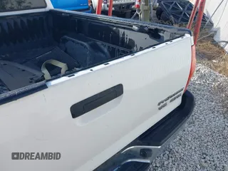 2005 Toyota Tacoma PreRunner with VIN 3TMKU72N65M001821, listed as a IAAI auction lot 41579911 with 301,297 mi miles. Bid and sale history available at carsss.com. Image 16.