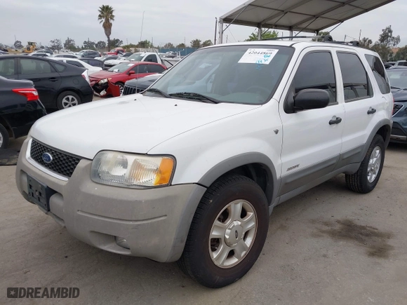 2001 Ford Escape XLT with VIN 1FMYU03121KB61138, listed as a IAAI auction lot 42044869 with 164,698 mi miles. Bid and sale history available at carsss.com. Image 2.