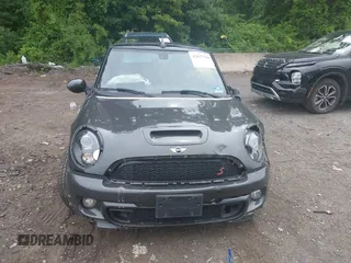 2015 MINI Convertible S с VIN WMWZP3C53FT708047, выставлен на аукционе IAAI как лот 42617704 с пробегом 24 932 миль миль и . История ставок и продаж доступна на DreamBid. Изображение 11.