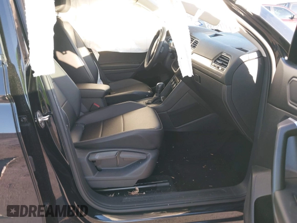 2021 Volkswagen Tiguan SE z VIN 3VV3B7AX4MM095811, wystawiony jako IAAI lot #41476490 z przebiegiem 25 668 mil mil oraz . Historia ofert i sprzedaży dostępna na DreamBid. Obrazek 5.