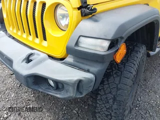2018 Jeep Wrangler Unlimited Sport z VIN 1C4HJXDN9JW332273, wystawiony jako IAAI lot #42081234 z przebiegiem 94 884 mil mil oraz . Historia ofert i sprzedaży dostępna na DreamBid. Obrazek 6.