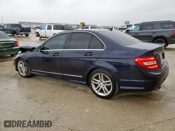 2013 Mercedes-Benz C 250 Sport z VIN WDDGF4HB8DR267579, wystawiony jako Copart lot #55160775 z przebiegiem 82 522 mil mil oraz Szkoda całkowita • Salvage title. Historia ofert i sprzedaży dostępna na DreamBid. Obrazek 2.