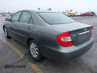 2004 Toyota Camry LE with VIN JTDBF32K740152841, listed as a IAAI auction lot 41808909 with 142,611 mi miles. Bid and sale history available at carsss.com. Image 3.
