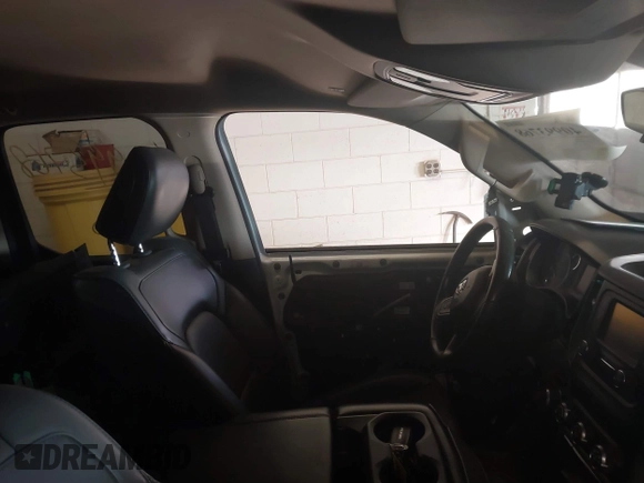 2019 Ram 1500 Tradesman z VIN 1C6RRFCG9KN677067, wystawiony jako IAAI lot #40993768 z przebiegiem 45 282 mil mil oraz . Historia ofert i sprzedaży dostępna na DreamBid. Obrazek 5.