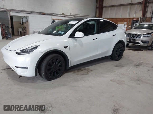 2020 Tesla Model Y Long Range z VIN 5YJYGDEE5LF041935, wystawiony jako IAAI lot #42369750 z przebiegiem 79 540 mil mil oraz . Historia ofert i sprzedaży dostępna na DreamBid. Obrazek 2.