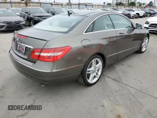 2013 Mercedes-Benz E 350 z VIN WDDKJ5KB5DF197712, wystawiony jako Copart lot #60521005 z przebiegiem 42 109 mil mil oraz Szkoda całkowita • Salvage title. Historia ofert i sprzedaży dostępna na DreamBid. Obrazek 3.