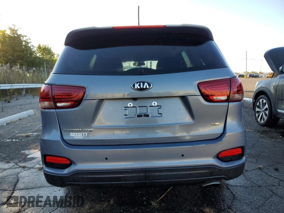 2019 Kia Sorento S z VIN 5XYPG4A57KG599259, wystawiony jako Copart lot #74058584 z przebiegiem 86 092 mil mil oraz Czysty tytuł • Clean title. Historia ofert i sprzedaży dostępna na DreamBid. Obrazek 6.