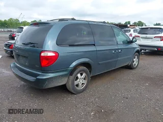 2005 Dodge Caravan SXT with VIN 2D4GP44LX5R159260, listed as a IAAI auction lot 42446336 with 175,917 mi miles and . Bid and sale history available at DreamBid. Image 4.