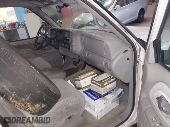 1997 Chevrolet Suburban with VIN 3GNGK26R2VG154004, listed as a IAAI auction lot 42255578 with 213,345 mi miles and . Bid and sale history available at DreamBid. Image 5.