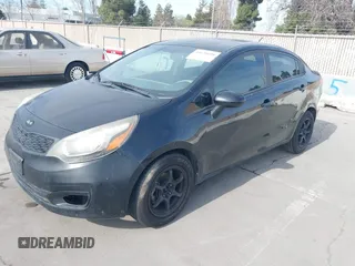 2013 Kia Rio LX z VIN KNADM4A37D6193446, wystawiony jako IAAI lot #41670698 z przebiegiem 166 059 mil mil oraz . Historia ofert i sprzedaży dostępna na DreamBid. Obrazek 2.