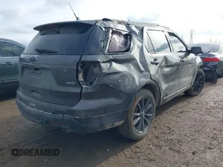 2018 Ford Explorer XLT z VIN 1FM5K8D87JGA91433, wystawiony jako IAAI lot #41038180 z przebiegiem 125 351 mil mil oraz . Historia ofert i sprzedaży dostępna na DreamBid. Obrazek 4.
