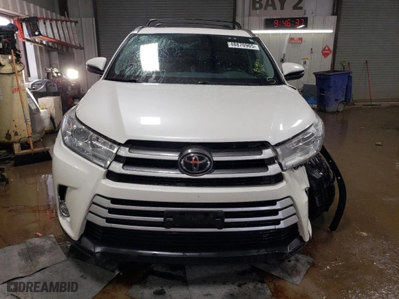 2017 Toyota Highlander XLE with VIN 5TDJZRFH4HS360103, listed as a Copart auction lot 48870905 with 97,225 mi miles and Salvage Title. Bid and sale history available at carsss.com. Image 5.