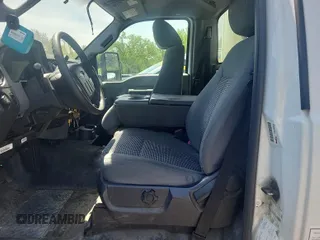 2013 Ford F-250 XL z VIN 1FDBF2B68DEB48275, wystawiony jako IAAI lot #42512434 z przebiegiem 434 130 mil mil oraz . Historia ofert i sprzedaży dostępna na DreamBid. Obrazek 28.