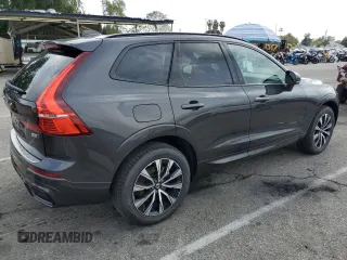 2025 Volvo XC60 Core z VIN YV4M12RJ9S1053702, wystawiony jako Copart lot #51468455 z przebiegiem Nie podano mil oraz Szkoda całkowita • Salvage title. Historia ofert i sprzedaży dostępna na DreamBid. Obrazek 3.