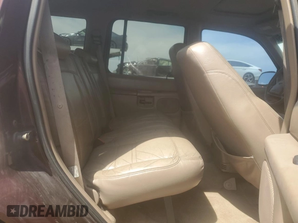 2000 Ford Explorer Eddie Bauer с VIN 1FMDU84P3YZA71207, выставлен на аукционе Copart как лот 58270915 с пробегом 188 096 миль миль и Списание • Salvage title. История ставок и продаж доступна на DreamBid. Изображение 11.