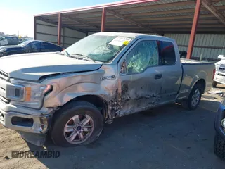 2018 Ford F-150 XL z VIN 1FTEX1CB4JFA48233, wystawiony jako IAAI lot #41151649 z przebiegiem 179 543 mil mil oraz . Historia ofert i sprzedaży dostępna na DreamBid. Obrazek 14.