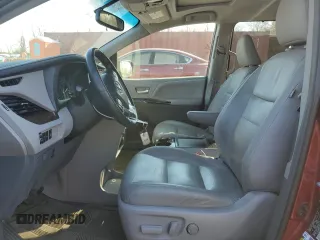 2017 Toyota Sienna XLE Auto Access Seat with VIN 5TDYZ3DC4HS805975, listed as a Copart auction lot 52380405 with 138,276 mi miles and Salvage Title. Bid and sale history available at DreamBid. Image 7.