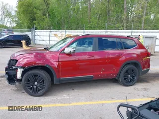 2018 Volkswagen Atlas SEL with VIN 1V2MR2CA3JC569544, listed as a IAAI auction lot 42271392 with 123,960 mi miles and . Bid and sale history available at DreamBid. Image 14.
