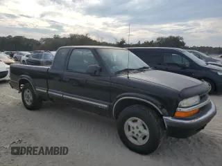 2002 Chevrolet S-10 LS with VIN 1GCDT19W528176049, listed as a Copart auction lot 44187225 with 0 mi miles and Clean Title. Bid and sale history available at carsss.com. Image 4.