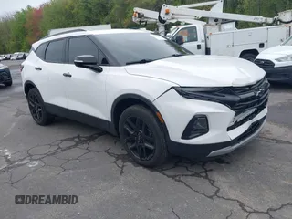 2021 Chevrolet Blazer LT z VIN 3GNKBJRS1MS507041, wystawiony jako IAAI lot #42167591 z przebiegiem 77 306 mil mil oraz . Historia ofert i sprzedaży dostępna na DreamBid. Obrazek 1.