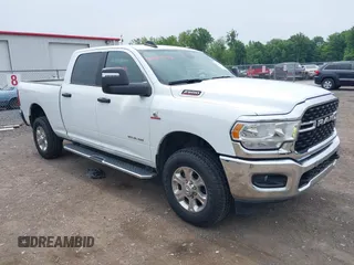 2024 Ram 2500 Big Horn z VIN 3C6UR5DL0RG154118, wystawiony jako IAAI lot #42427743 z przebiegiem 65 535 mil mil oraz . Historia ofert i sprzedaży dostępna na DreamBid. Obrazek 1.