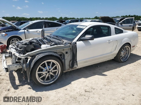2007 Ford Mustang GT Deluxe with VIN 1ZVHT82H475311629, listed as a Copart auction lot 61920705 with 111,557 mi miles and Clean title. Bid and sale history available at DreamBid. Image 1.