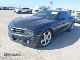 2013 Chevrolet Camaro LT с VIN 2G1FC1E36D9127740, выставлен на аукционе IAAI как лот 42783243 с пробегом 157 329 миль миль и . История ставок и продаж доступна на DreamBid. Изображение 2.