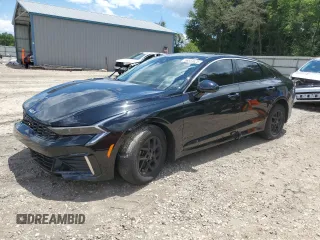 2025 Kia K5 LXS z VIN KNAG24J79S5321789, wystawiony jako Copart lot #56653625 z przebiegiem 15 110 mil mil oraz Szkoda całkowita • Salvage title. Historia ofert i sprzedaży dostępna na DreamBid. Obrazek 1.