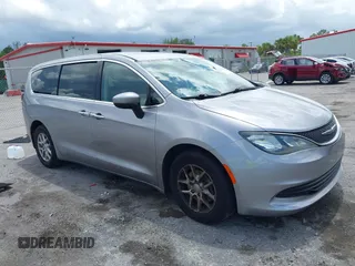 2017 Chrysler Pacifica Touring z VIN 2C4RC1DG7HR516711, wystawiony jako IAAI lot #42633544 z przebiegiem 97 853 mil mil oraz . Historia ofert i sprzedaży dostępna na DreamBid. Obrazek 1.