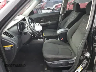 2013 Kia Soul + z VIN KNDJT2A60D7531688, wystawiony jako Copart lot #87522505 z przebiegiem 190 550 mil mil oraz Szkoda całkowita • Salvage title. Historia ofert i sprzedaży dostępna na DreamBid. Obrazek 7.