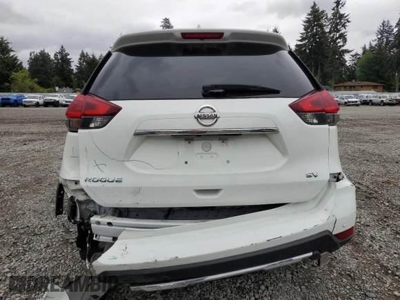 2020 Nissan Rogue S z VIN KNMAT2MTXLP524991, wystawiony jako Copart lot #57461135 z przebiegiem 76 147 mil mil oraz Szkoda całkowita • Salvage title. Historia ofert i sprzedaży dostępna na DreamBid. Obrazek 6.