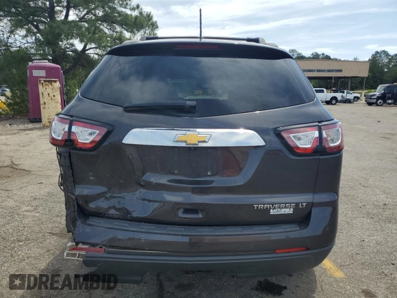 2015 Chevrolet Traverse LT z VIN 1GNKRGKD4FJ117534, wystawiony jako Copart lot #56562735 z przebiegiem Nie podano mil oraz Szkoda całkowita • Salvage title. Historia ofert i sprzedaży dostępna na DreamBid. Obrazek 6.
