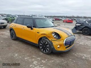 2016 MINI Cooper Hardtop 4 Door S with VIN WMWXU3C58G2B63277, listed as a IAAI auction lot 41566817 with 98,195 mi miles. Bid and sale history available at carsss.com. Image 1.