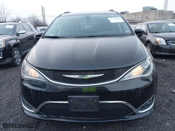 2019 Chrysler Pacifica Touring L with VIN 2C4RC1BG2KR526198, listed as a IAAI auction lot 41229993 with 46,639 mi miles. Bid and sale history available at carsss.com. Image 12.