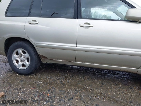 2001 Toyota Highlander with VIN JTEGF21A510026302, listed as a IAAI auction lot 41973526 with 252,330 mi miles. Bid and sale history available at carsss.com. Image 6.
