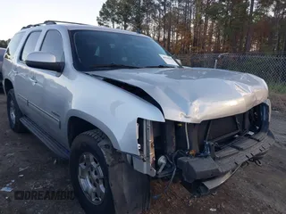 2014 Chevrolet Tahoe LS z VIN 1GNSKAE04ER122811, wystawiony jako IAAI lot #40936688 z przebiegiem 217 197 mil mil oraz . Historia ofert i sprzedaży dostępna na DreamBid. Obrazek 1.
