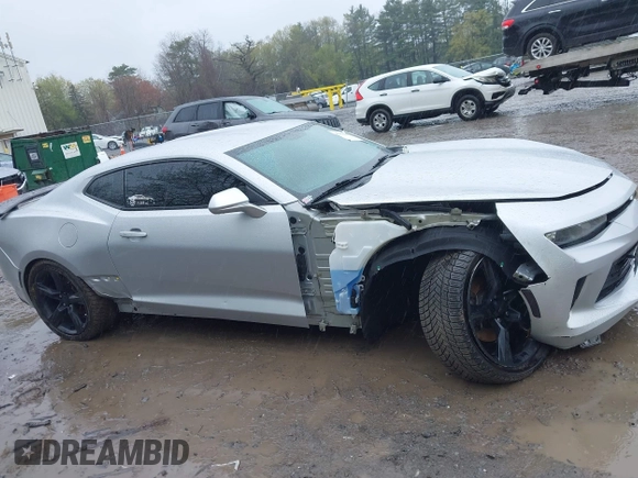 2017 Chevrolet Camaro 1LT z VIN 1G1FB1RXXH0179842, wystawiony jako IAAI lot #42192280 z przebiegiem 89 548 mil mil oraz . Historia ofert i sprzedaży dostępna na DreamBid. Obrazek 13.