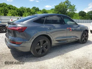 2021 Audi e-tron Sportback S line Premium Plus z VIN WA12AAGE1MB039861, wystawiony jako Copart lot #54864445 z przebiegiem 22 725 mil mil oraz Szkody całkowita. Historia ofert i sprzedaży dostępna na DreamBid. Obrazek 3.
