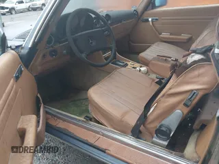 1985 Mercedes-Benz 380 z VIN WDBBA45C1FA018962, wystawiony jako IAAI lot #42449076 z przebiegiem 142 436 mil mil oraz . Historia ofert i sprzedaży dostępna na DreamBid. Obrazek 5.