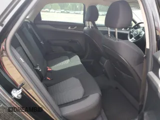 2025 Kia K5 LXS z VIN KNAG24J74S5284568, wystawiony jako Copart lot #58919595 z przebiegiem 10 375 mil mil oraz Szkoda całkowita • Salvage title. Historia ofert i sprzedaży dostępna na DreamBid. Obrazek 10.