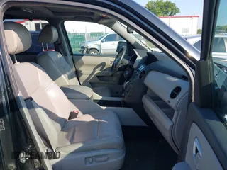 2013 Honda Pilot Touring z VIN 5FNYF4H96DB084148, wystawiony jako IAAI lot #42465066 z przebiegiem 220 339 mil mil oraz . Historia ofert i sprzedaży dostępna na DreamBid. Obrazek 5.