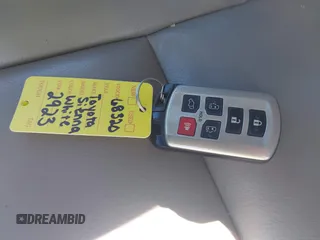 2015 Toyota Sienna XLE с VIN 5TDYK3DC6FS652923, выставлен на аукционе IAAI как лот 42309984 с пробегом 111 737 миль миль и . История ставок и продаж доступна на DreamBid. Изображение 11.