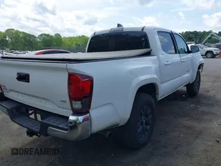 2021 Toyota Tacoma SR z VIN 5TFCZ5AN5MX265181, wystawiony jako IAAI lot #42077902 z przebiegiem 102 192 mil mil oraz . Historia ofert i sprzedaży dostępna na DreamBid. Obrazek 4.