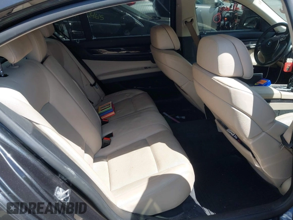 2011 BMW 7 Series 750Li xDrive с VIN WBAKC8C53BC431730, выставлен на аукционе IAAI как лот 42558302 с пробегом 105 981 миль миль и . История ставок и продаж доступна на DreamBid. Изображение 8.