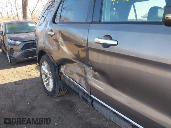 2013 Ford Explorer XLT with VIN 1FM5K8D87DGA83482, listed as a IAAI auction lot 41885560 with 178,831 mi miles and . Bid and sale history available at carsss.com. Image 6.