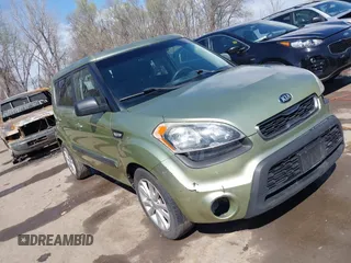 2013 Kia Soul with VIN KNDJT2A57D7635604, listed as a IAAI auction lot 41761711 with 189,848 mi miles. Bid and sale history available at carsss.com. Image 1.