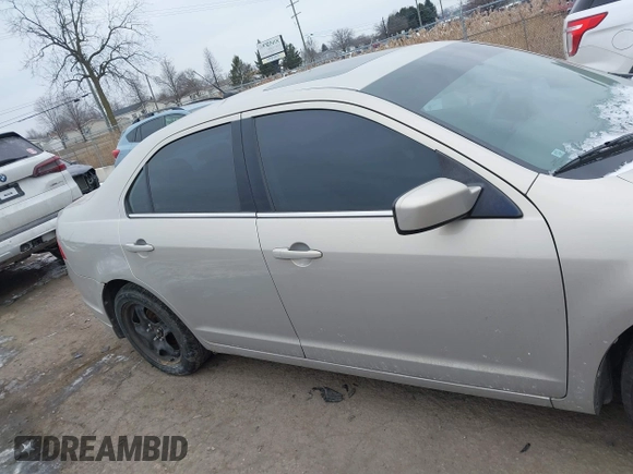 2010 Ford Fusion SE with VIN 3FAHP0HAXAR228798, listed as a IAAI auction lot 41532448 with 164,277 mi miles. Bid and sale history available at carsss.com. Image 13.