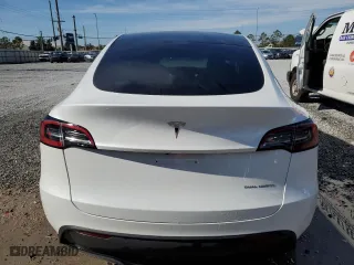 2024 Tesla Model Y Long Range with VIN 7SAYGDEE2RA265477, listed as a Copart auction lot 82873564 with 28,426 mi miles and Salvage Title. Bid and sale history available at carsss.com. Image 6.