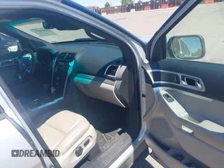 2014 Ford Explorer XLT z VIN 1FM5K8D83EGB37443, wystawiony jako IAAI lot #39818591 z przebiegiem 126 013 mil mil oraz . Historia ofert i sprzedaży dostępna na DreamBid. Obrazek 5.