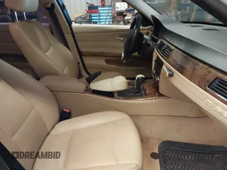 2007 BMW 3 Series 328xi с VIN WBAVC93537KX53235, выставлен на аукционе IAAI как лот 42859757 с пробегом 139 575 миль миль и . История ставок и продаж доступна на DreamBid. Изображение 5.